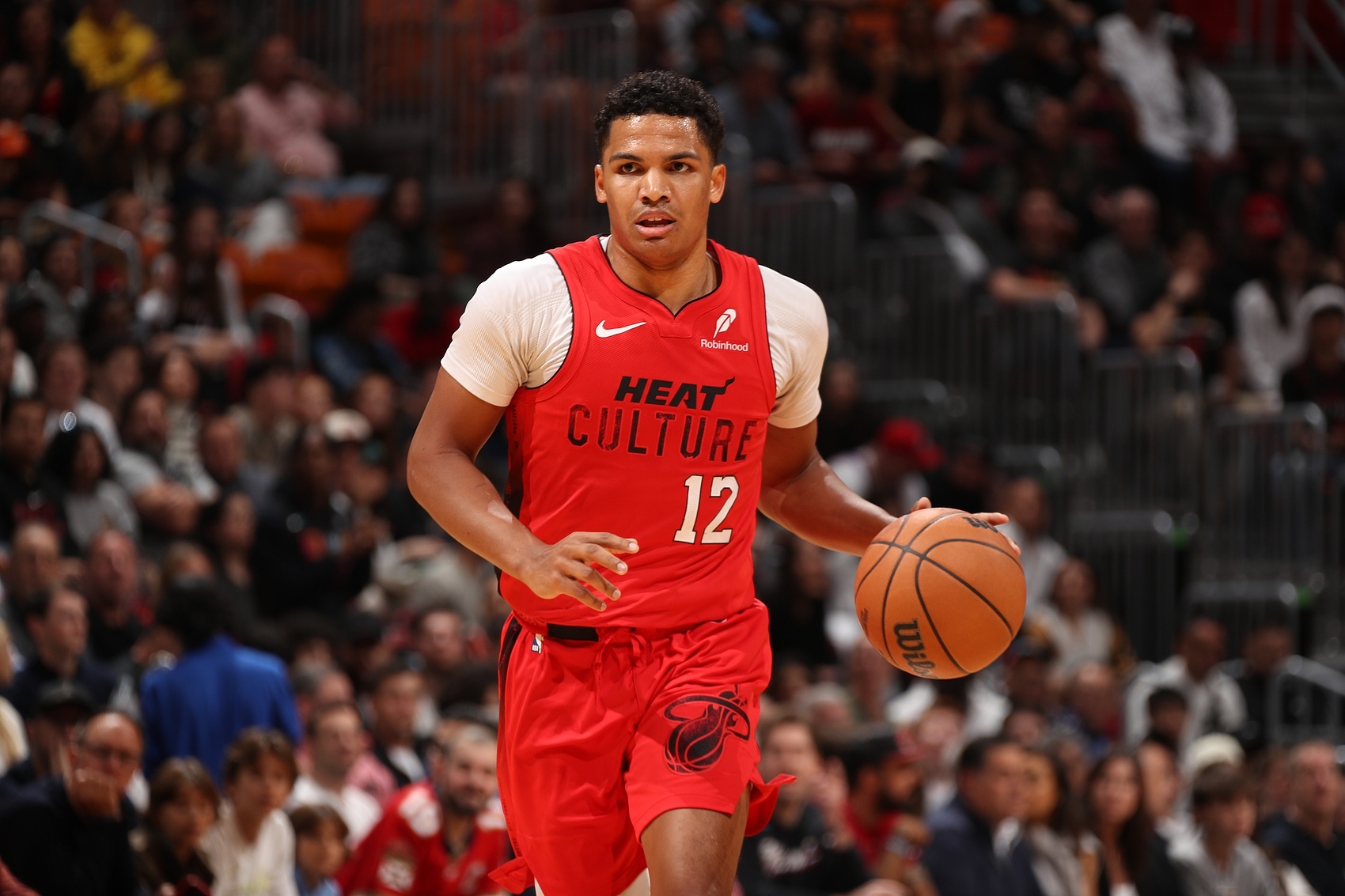 HTH Sports-美记：凯-琼斯尚未与热火正式谈判 德鲁-史密斯有可能重返迈阿密