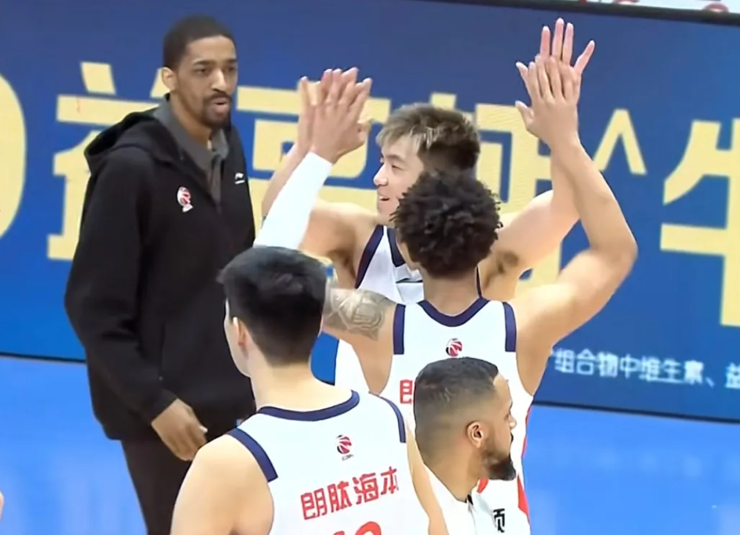 华体会体育官方APP下载-复出两场都赢了！郭艾伦表现神勇，辽篮后悔了吗？